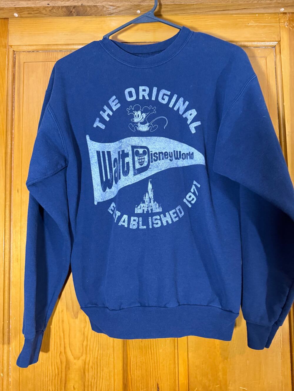 Disney Parks/Disneyland Pennant Blue Crewneck Sweatshirt Adult Small S